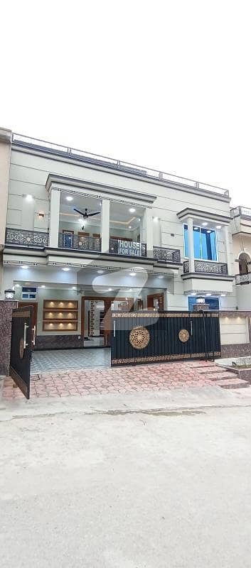 پاکستان ٹاؤن ۔ فیز 2 پاکستان ٹاؤن,اسلام آباد میں 7 کمروں کا 10 مرلہ مکان 4.2 کروڑ میں برائے فروخت۔