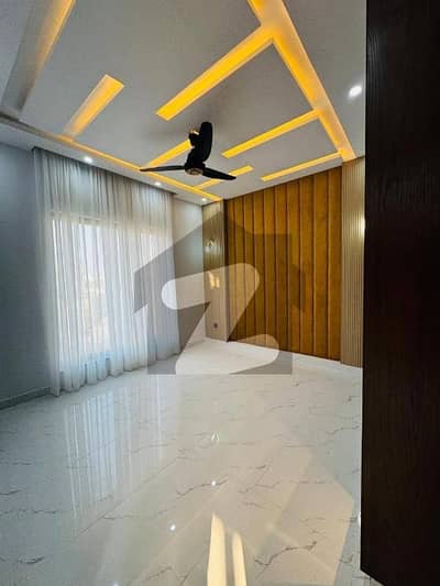 ڈی ایچ اے فیز 6 ڈی ایچ اے ڈیفینس,کراچی میں 5 کمروں کا 1 کنال مکان 6.25 لاکھ میں کرایہ پر دستیاب ہے۔