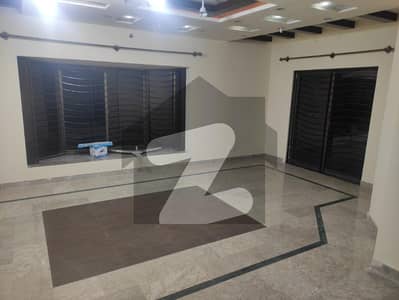 آئی ۔ 8 اسلام آباد میں 3 کمروں کا 14 مرلہ مکان 1.3 لاکھ میں کرایہ پر دستیاب ہے۔