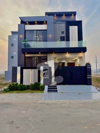 5 MARLA BRAND NEW ULTRA MODERN HOUSE FOR SALE NEAR TO PARK