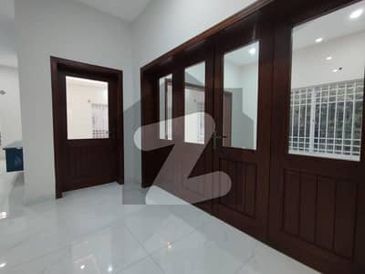 آئی ۔ 8 اسلام آباد میں 3 کمروں کا 1 کنال زیریں پورشن 3.6 لاکھ میں کرایہ پر دستیاب ہے۔