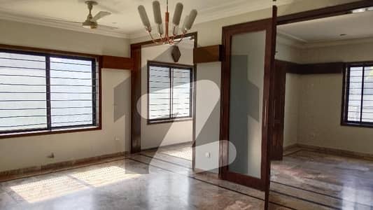 A Beautiful House Is Up For Grap Excellent Location