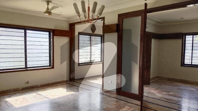 A Beautiful House Is Up For Grap Excellent Location A Beautiful House Is Up For Grap Excellent Location