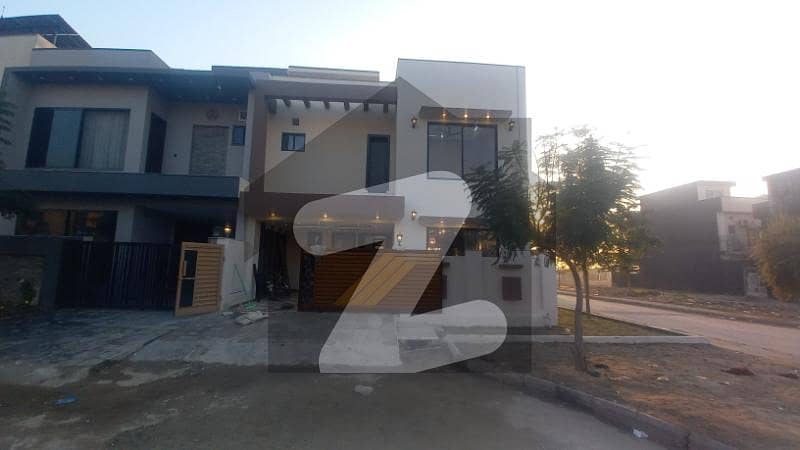 8 MARLA BEAUTIFUL HOUSE SINGLE UNIT 8 MARLA BEAUTIFUL HOUSE SINGLE UNIT