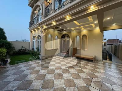 ڈی ایچ اے فیز 7 ڈیفنس (ڈی ایچ اے),لاہور میں 4 کمروں کا 10 مرلہ مکان 6.15 کروڑ میں برائے فروخت۔