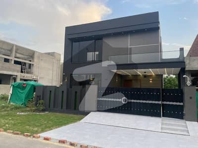 10 Marla Full Basemnt Luxurious House For Sale In Phase 7 DHA Lahore Near McDonalds In Y Block