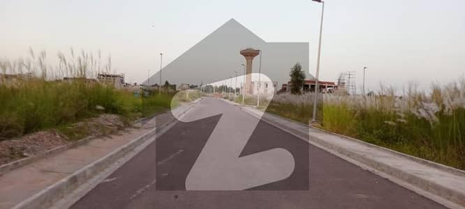 DHA Phase 5, Commercial Pair plots , Main Express way , Top of the line commercial ,Best time for the investors