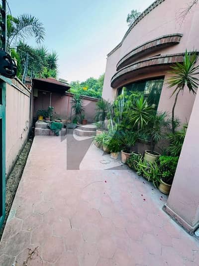 ڈی ایچ اے ڈیفینس فیز 1 ڈی ایچ اے ڈیفینس,اسلام آباد میں 5 کمروں کا 1 کنال مکان 2.35 لاکھ میں کرایہ پر دستیاب ہے۔