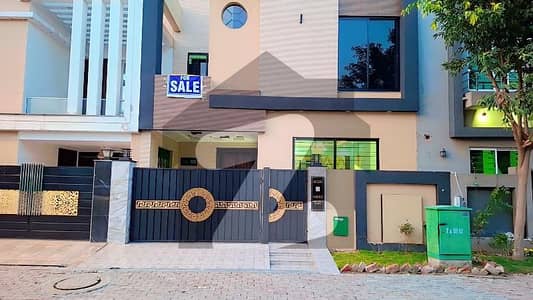 بحریہ ٹاؤن لاہور میں 3 کمروں کا 5 مرلہ مکان 2.65 کروڑ میں برائے فروخت۔