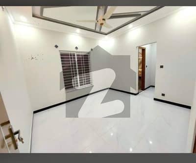 272sq Yard 5 Bedrooms Luxury Villa Is Available FOR RENT. 6km From Entrance Of BTK. 5 Bed DDL 2 Kitchens