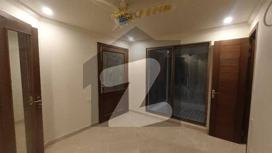 گلبرگ گرینز ۔ بلاک سی گلبرگ گرینز,گلبرگ,اسلام آباد میں 3 کمروں کا 8 مرلہ فلیٹ 1.0 لاکھ میں کرایہ پر دستیاب ہے۔