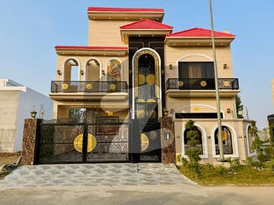 سٹی ہاؤسنگ سوسائٹی گوجرانوالہ میں 6 کمروں کا 10 مرلہ مکان 4.25 کروڑ میں برائے فروخت۔