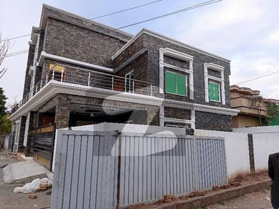 بنی گالہ اسلام آباد میں 5 کمروں کا 10 مرلہ مکان 1.4 لاکھ میں کرایہ پر دستیاب ہے۔