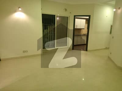 ائیرایوینولگثری اپارٹمنٹس ڈی ایچ اے فیز 8,ڈیفنس (ڈی ایچ اے),لاہور میں 2 کمروں کا 5 مرلہ فلیٹ 1.4 کروڑ میں برائے فروخت۔