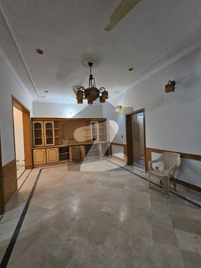 E-11/1 10 marla grund portion Available for rent in e11 Islamabad