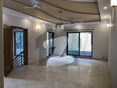 1 Kanal Upper Portion with Separate Gate in DHA Phase 4 Near Commercial Market