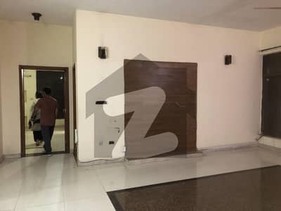 ڈی ایچ اے فیز 3 ڈیفنس (ڈی ایچ اے),لاہور میں 3 کمروں کا 1 کنال بالائی پورشن 90.0 ہزار میں کرایہ پر دستیاب ہے۔