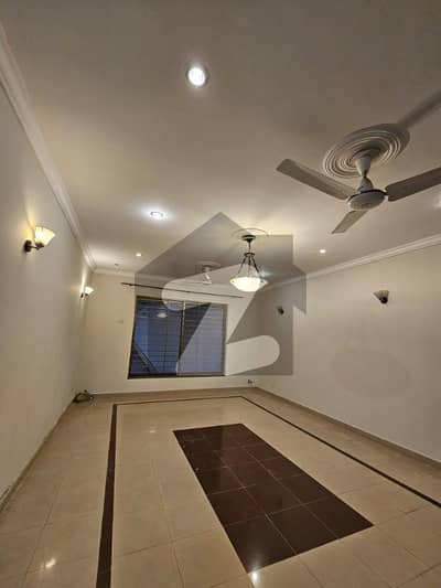 E-11 1 Kanal upper portion available for rent in e11 Islamabad