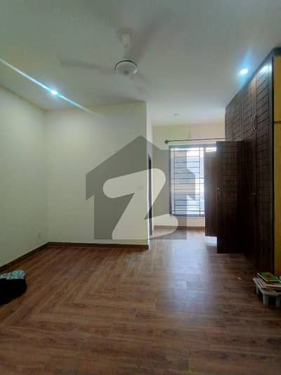 E-11 Mind Blowing Location What A Outstanding Upper Portion 3 Beds Tv/L Ki