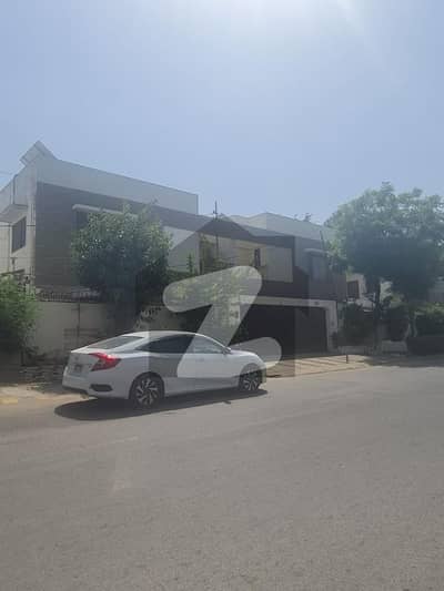 ڈی ایچ اے فیز 8 ڈی ایچ اے ڈیفینس,کراچی میں 4 کمروں کا 10 مرلہ مکان 8.0 کروڑ میں برائے فروخت۔