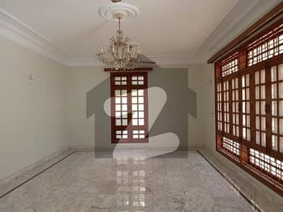 ڈی ایچ اے فیز 6 ڈی ایچ اے ڈیفینس,کراچی میں 4 کمروں کا 1 کنال مکان 3.75 لاکھ میں کرایہ پر دستیاب ہے۔