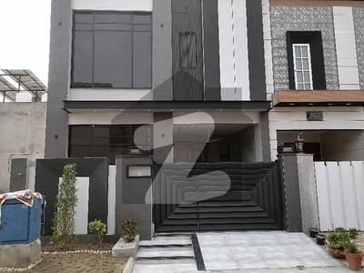 گرین سٹی لاہور میں 3 کمروں کا 5 مرلہ مکان 2.75 کروڑ میں برائے فروخت۔