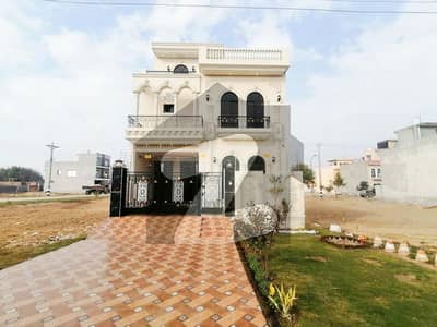 سینٹرل پارک ۔ بلاک ای سینٹرل پارک ہاؤسنگ سکیم,لاہور میں 4 کمروں کا 5 مرلہ مکان 1.95 کروڑ میں برائے فروخت۔