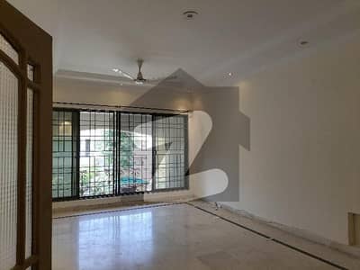 جی ۔ 11/3 جی ۔ 11,اسلام آباد میں 3 کمروں کا 1 کنال زیریں پورشن 1.8 لاکھ میں کرایہ پر دستیاب ہے۔