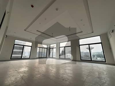 ڈی ایچ اے فیز 8 - کمرشل براڈوے ڈی ایچ اے فیز 8,ڈیفنس (ڈی ایچ اے),لاہور میں 4 مرلہ دفتر 70.0 ہزار میں کرایہ پر دستیاب ہے۔