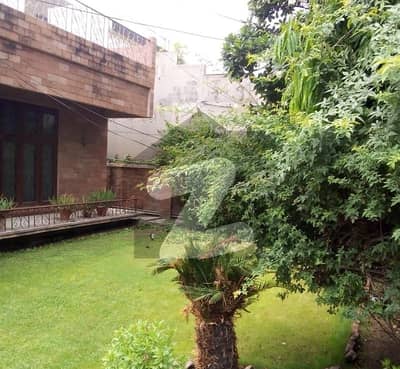 36 Marla House At Excellent Location In Gulberg III