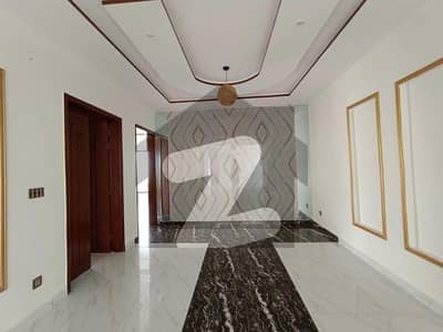 1000sq yd Luxury Villa with Designer Kitchen, Washroom and Elevation. Ready to Move