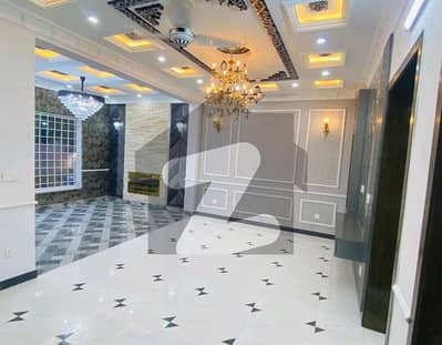 بحریہ ٹاؤن سیکٹر سی بحریہ ٹاؤن,لاہور میں 3 کمروں کا 5 مرلہ مکان 1.8 کروڑ میں برائے فروخت۔