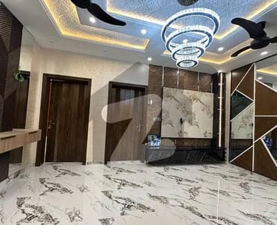 بحریہ ٹاؤن سیکٹر سی بحریہ ٹاؤن,لاہور میں 3 کمروں کا 5 مرلہ مکان 2.0 کروڑ میں برائے فروخت۔