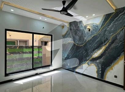 بحریہ ٹاؤن سیکٹر سی بحریہ ٹاؤن,لاہور میں 5 کمروں کا 10 مرلہ مکان 2.8 کروڑ میں برائے فروخت۔