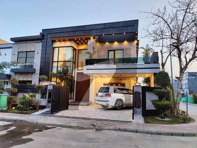 بحریہ ٹاؤن سیکٹر ای بحریہ ٹاؤن,لاہور میں 3 کمروں کا 10 مرلہ مکان 3.5 کروڑ میں برائے فروخت۔