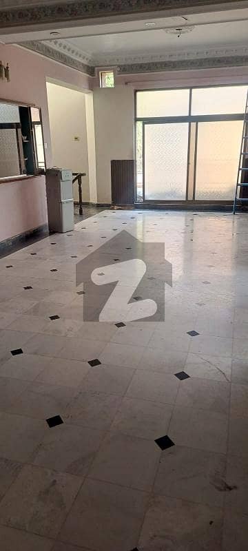 شادمان لاہور میں 5 کمروں کا 1 کنال مکان 4.0 لاکھ میں کرایہ پر دستیاب ہے۔