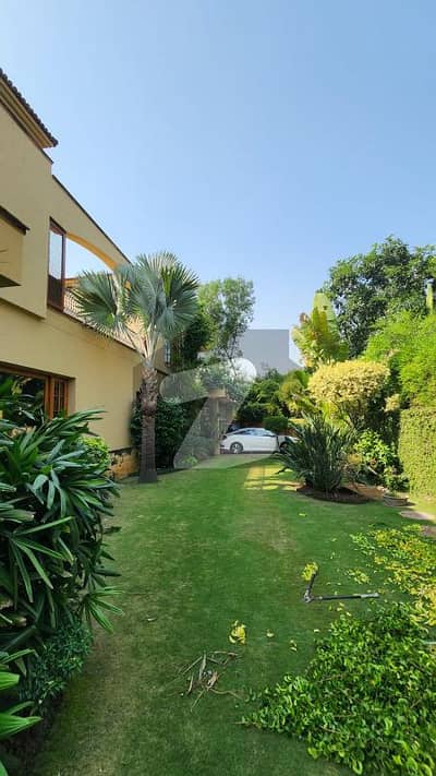 ڈی ایچ اے فیز 6 - بلاک جی فیز 6,ڈیفنس (ڈی ایچ اے),لاہور میں 8 کمروں کا 2 کنال مکان 27.5 کروڑ میں برائے فروخت۔