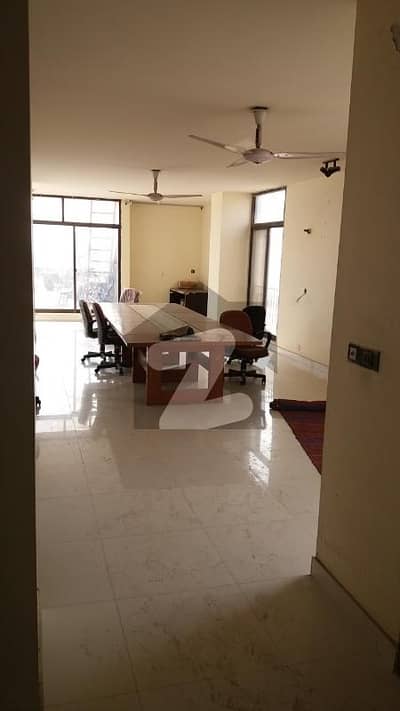 جمشید ٹاؤن کراچی میں 2 کنال مکان 36.0 کروڑ میں برائے فروخت۔