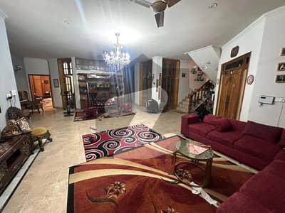 ڈی ایچ اے فیز 3 - بلاک ایکس فیز 3,ڈیفنس (ڈی ایچ اے),لاہور میں 5 کمروں کا 1 کنال مکان 2.5 لاکھ میں کرایہ پر دستیاب ہے۔