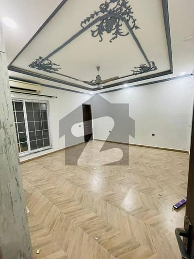 ای ۔ 11/3 ای ۔ 11,اسلام آباد میں 3 کمروں کا 1 کنال زیریں پورشن 1.8 لاکھ میں کرایہ پر دستیاب ہے۔