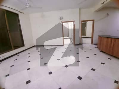 جی ۔ 13 اسلام آباد میں 4 کمروں کا 14 مرلہ زیریں پورشن 1.5 لاکھ میں کرایہ پر دستیاب ہے۔