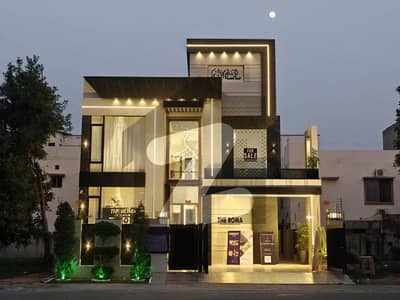 بحریہ ٹاؤن سیکٹر ای بحریہ ٹاؤن,لاہور میں 5 کمروں کا 10 مرلہ مکان 3.45 کروڑ میں برائے فروخت۔