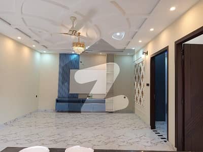 ماسٹر سٹی ہاؤسنگ سکیم گوجرانوالہ میں 5 کمروں کا 10 مرلہ مکان 3.8 کروڑ میں برائے فروخت۔