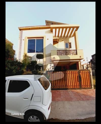 بحریہ ٹاؤن فیز 8 ۔ علی بلاک بحریہ ٹاؤن فیز 8 ۔ سفاری ویلی,بحریہ ٹاؤن فیز 8,بحریہ ٹاؤن راولپنڈی,راولپنڈی میں 3 کمروں کا 5 مرلہ مکان 2.5 کروڑ میں برائے فروخت۔