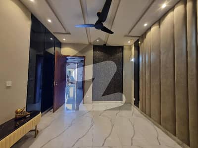 بحریہ ٹاؤن ۔ غزنوی بلاک بحریہ ٹاؤن ۔ سیکٹر ایف,بحریہ ٹاؤن,لاہور میں 5 کمروں کا 10 مرلہ مکان 4.95 کروڑ میں برائے فروخت۔