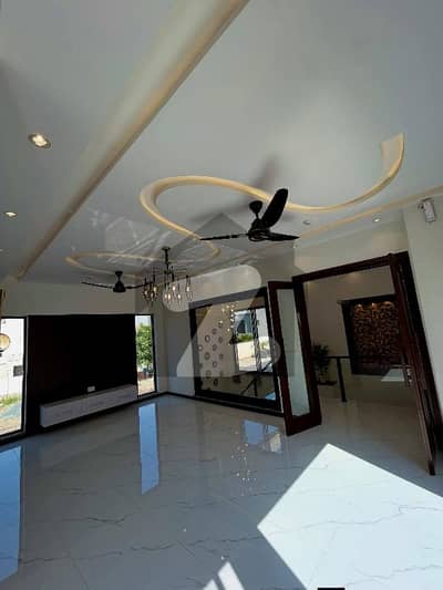 بحریہ ٹاؤن فیز 8 بحریہ ٹاؤن راولپنڈی,راولپنڈی میں 5 کمروں کا 10 مرلہ مکان 1.3 لاکھ میں کرایہ پر دستیاب ہے۔