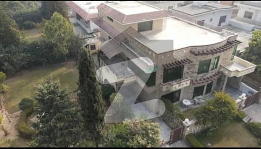 F10 End Corner Extra land House size 444 sy