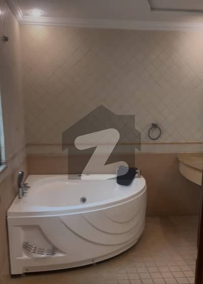 ڈی ایچ اے فیز 3 - بلاک ڈبل ایکس فیز 3,ڈیفنس (ڈی ایچ اے),لاہور میں 5 کمروں کا 1 کنال مکان 3.6 لاکھ میں کرایہ پر دستیاب ہے۔