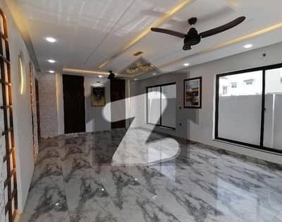 ٹیپو سلطان روڈ ملتان میں 6 کمروں کا 14 مرلہ مکان 6.5 کروڑ میں برائے فروخت۔ ٹیپو سلطان روڈ ملتان میں 6 کمروں کا 14 مرلہ مکان 6.5 کروڑ میں برائے فروخت۔