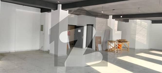 مین بلیوارڈ گلبرگ گلبرگ,لاہور میں 1 کمرے کا 8 مرلہ دفتر 2.8 لاکھ میں کرایہ پر دستیاب ہے۔